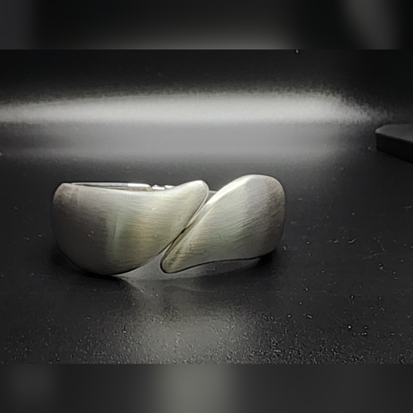 Elegant Silver Women's Bracelet - Picture 1 of 6